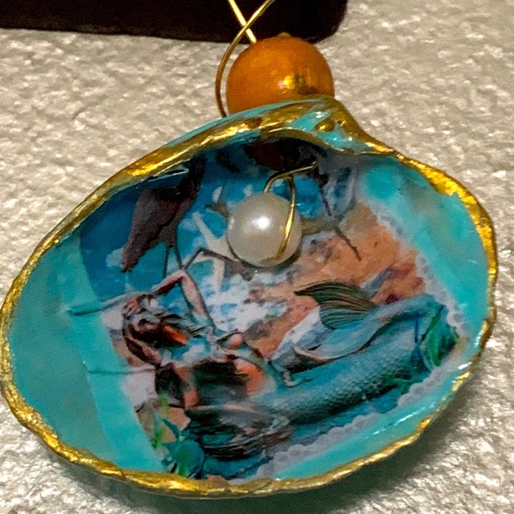 Mermaid Hanging Decoration/ Ornament Hand-painted, Decoupage, & Glazed Seashell - Picture 3 of 7